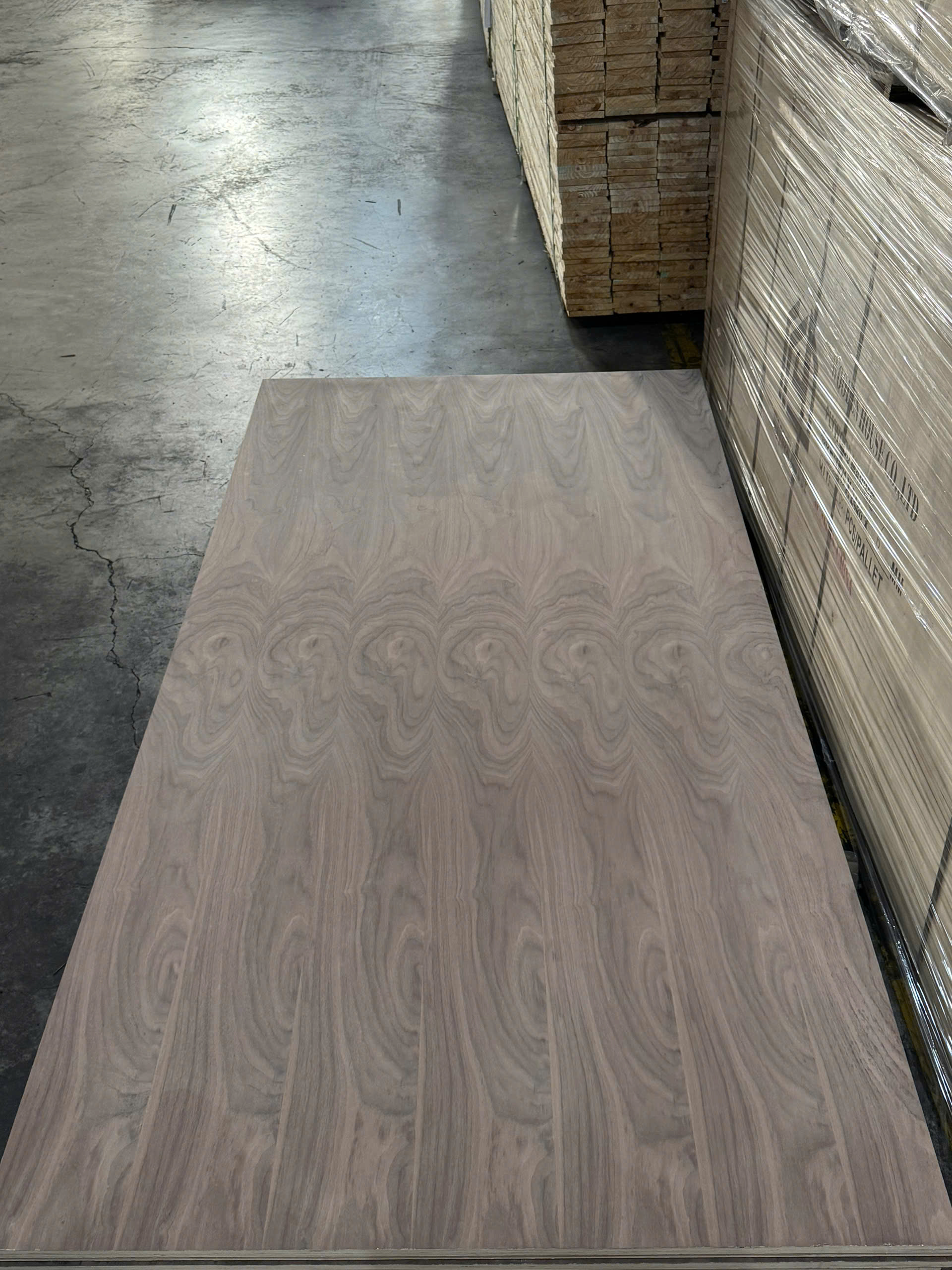 Plywood Covered with Walnut Veneer 5