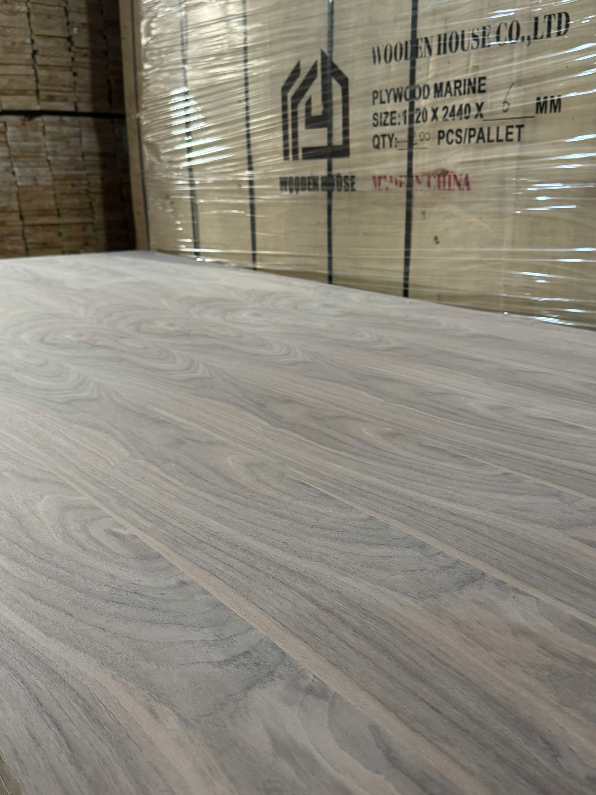 Plywood Covered with Walnut Veneer 6