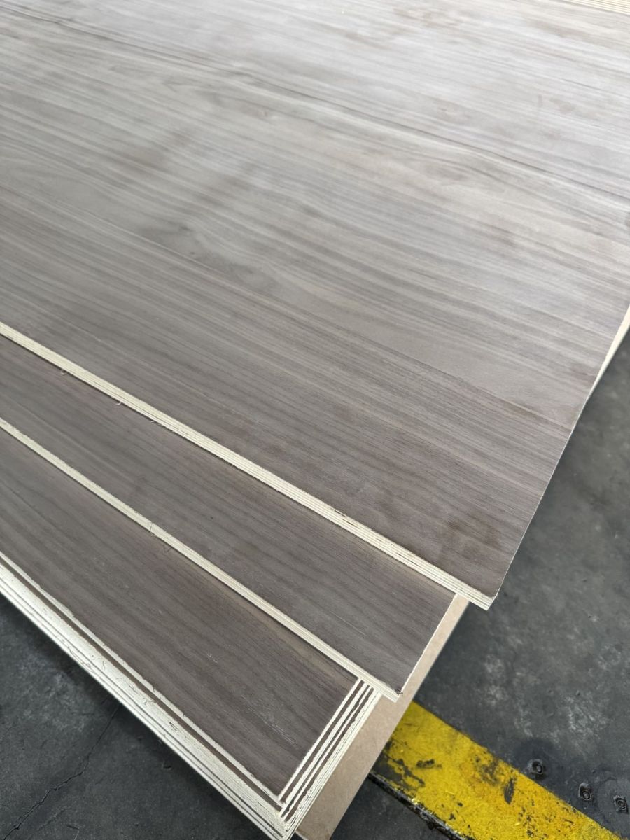 Plywood Covered with Walnut Veneer 3