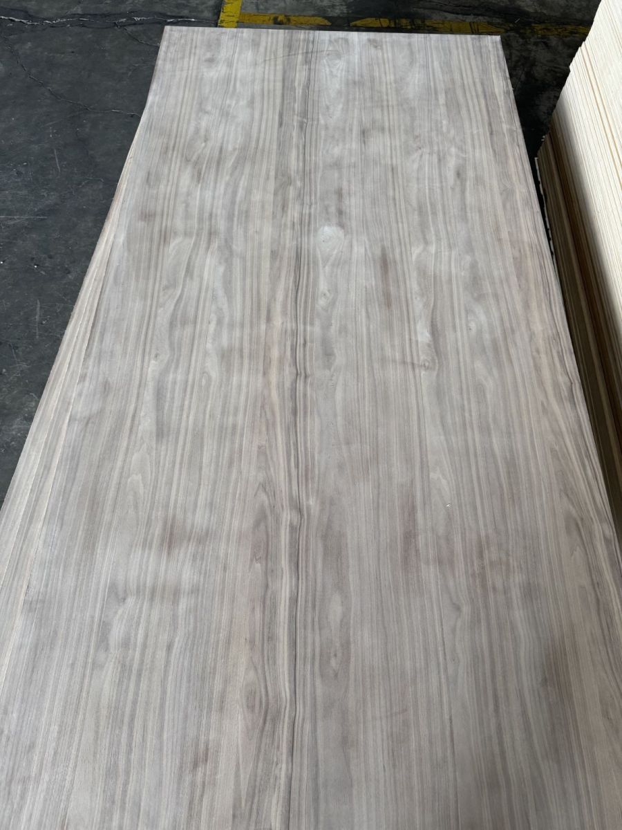 Plywood Covered with Walnut Veneer 4